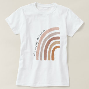 Camiseta 1 Juan 5:15 - Arcoiris Boho