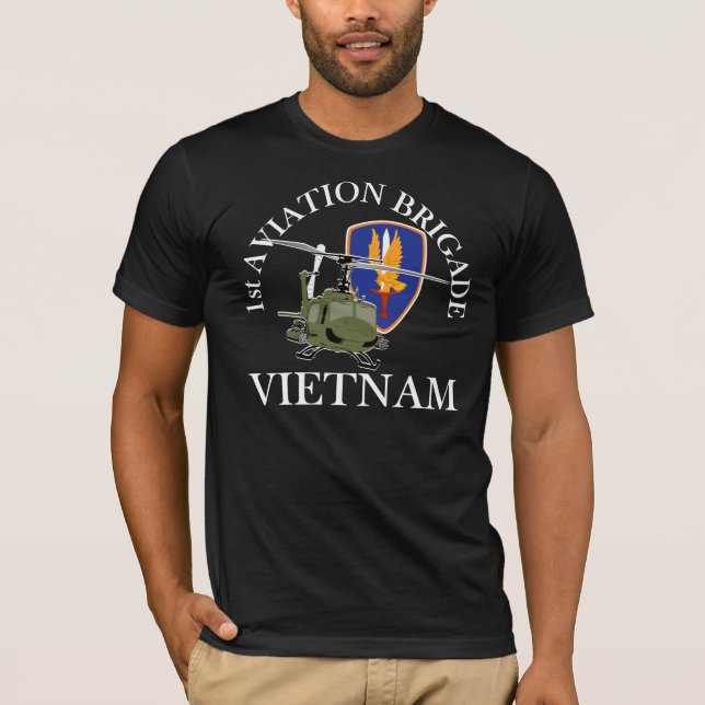 Camiseta 1r Veterinario Huey de Vietnam de los BDE de los (Anverso)
