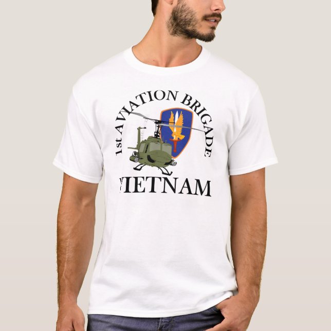 Camiseta 1r Veterinario Huey de Vietnam de los Bde de los (Anverso)