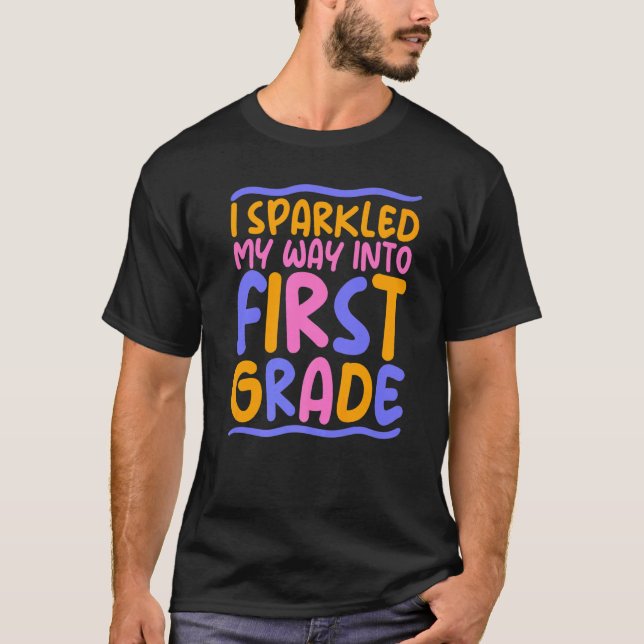 Camiseta 1st Grade i sparkled my way into first Grade Enrol (Anverso)