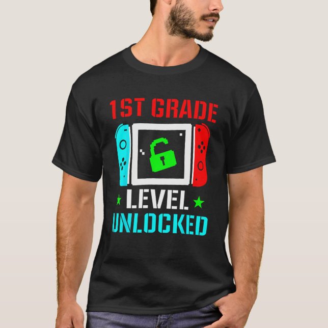 Camiseta 1st Grade Level Unlocked  Back To School Gamer Boy (Anverso)