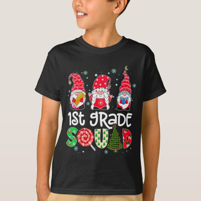 Camiseta 1st Grade Squad Gnome Teacher Christmas Ne Buffalo (Anverso)