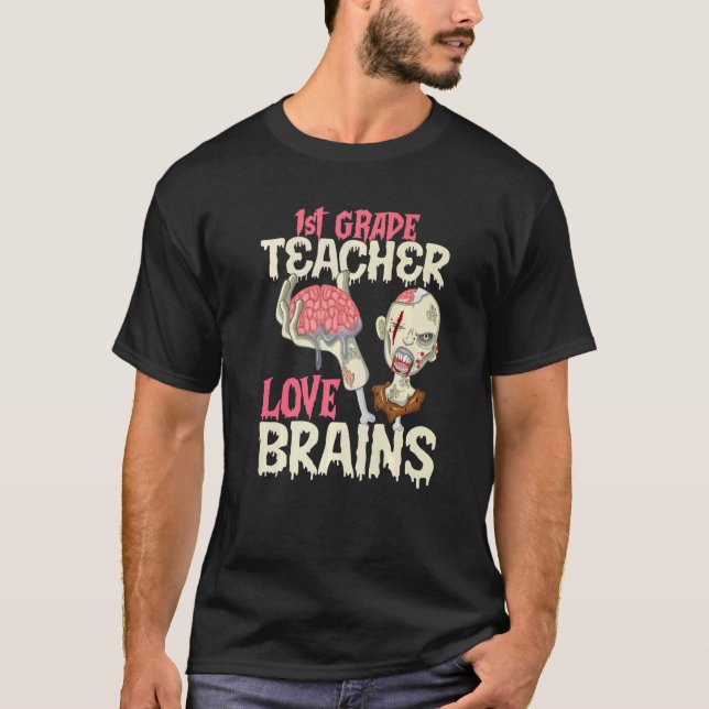 Camiseta 1st Grade Teachers Love Brains Halloween (Anverso)