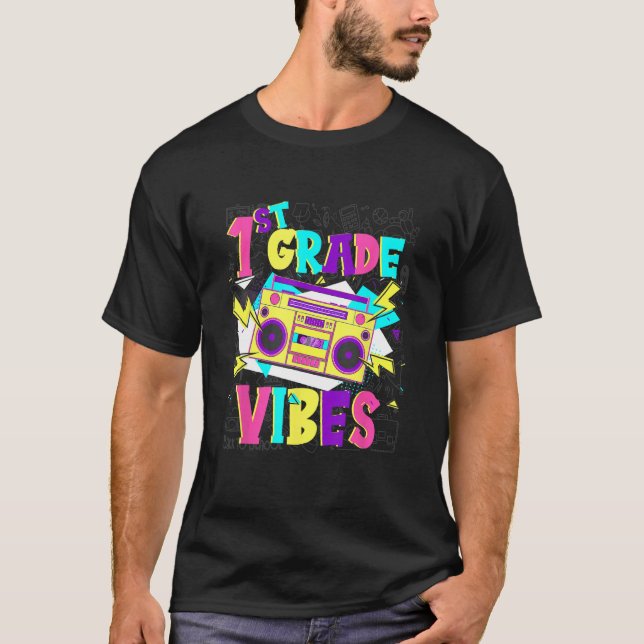 Camiseta 1st Grade Vibes Stereo Student Teacher Back To Sch (Anverso)
