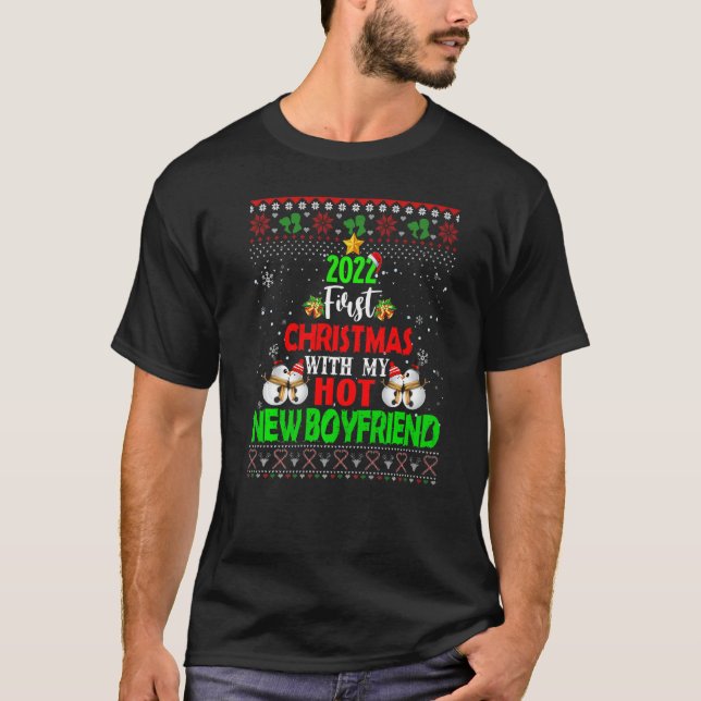 Camiseta 2022 First Christmas With My Hot new boyfriend Ugl (Anverso)