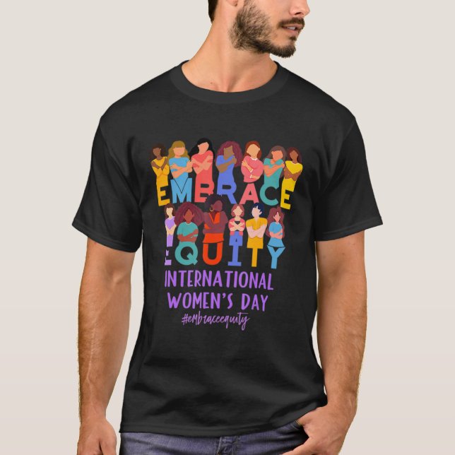 Camiseta 2023 International Women s Day IWD Embrace Equity (Anverso)