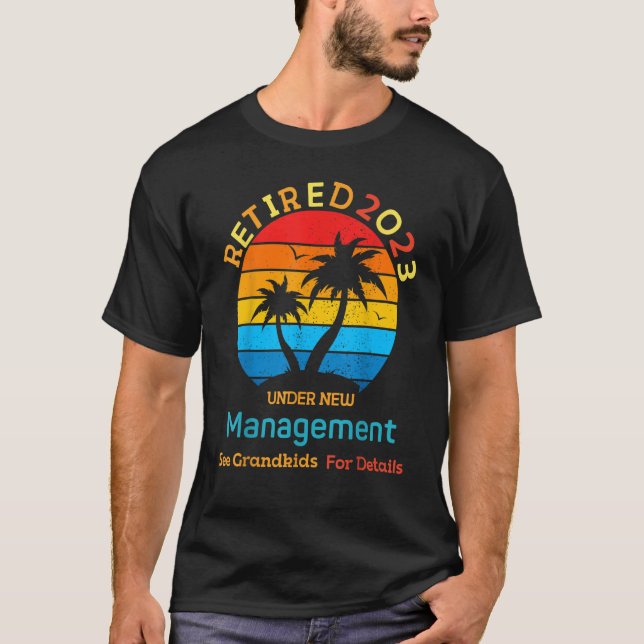 Camiseta 2023 Retired Under New Management See Grandkids    (Anverso)