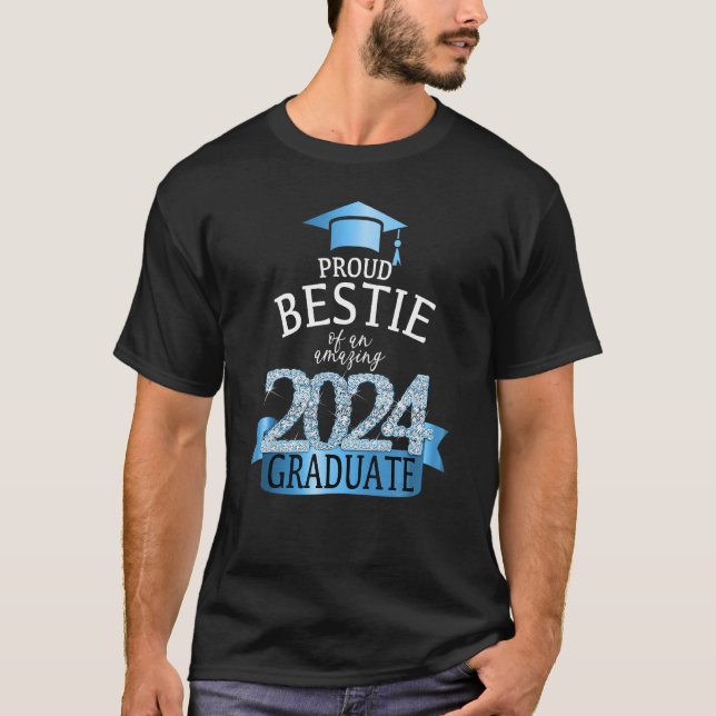 Camiseta 2024 I Orgulloso Bestie Del Graduado I Fiesta Azul (Anverso)