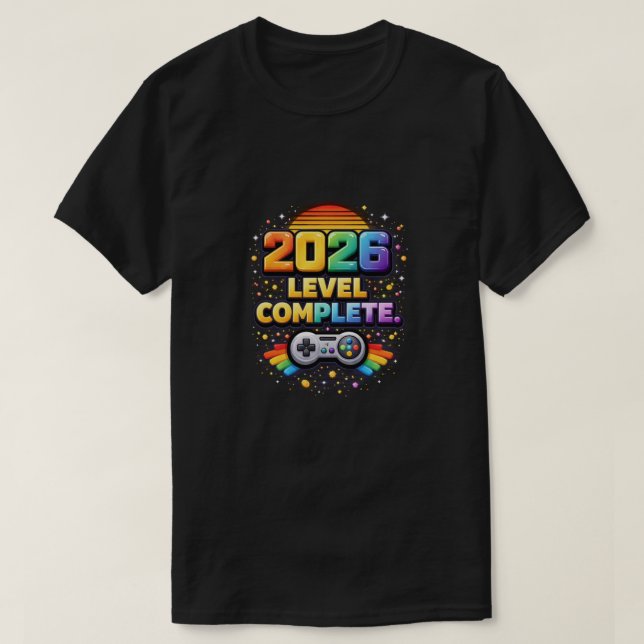 Camiseta 2026: Level Complete | Retro Gaming Evolution (Diseño del anverso)