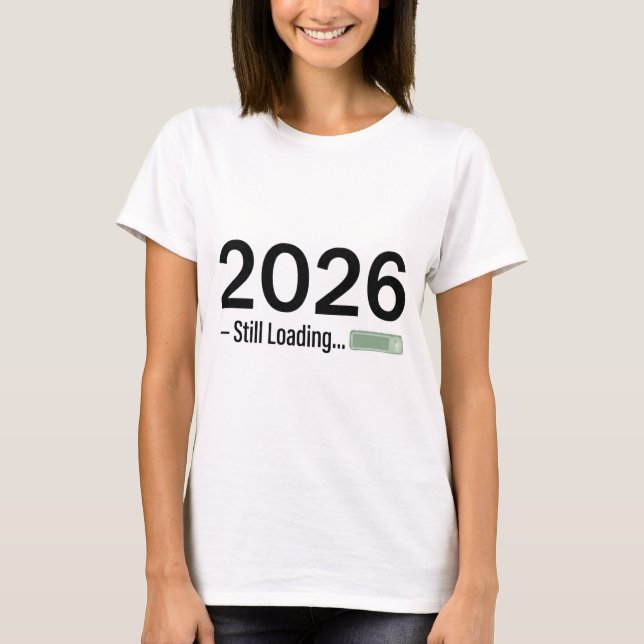 Camiseta 2026: Still Loading – The Ultimate Tech-Humor New  (Anverso)