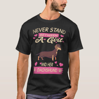 Camiseta 21 Nunca te pongas entre una chica y su Dachshund