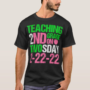 Camiseta 22 de febrero de 2022 Twosday 2222 Funny Aka Math 