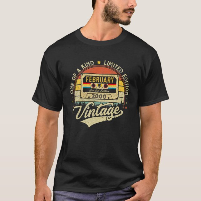 Camiseta 22 Year Old Gift February 2000 Limited Edition 22N (Anverso)