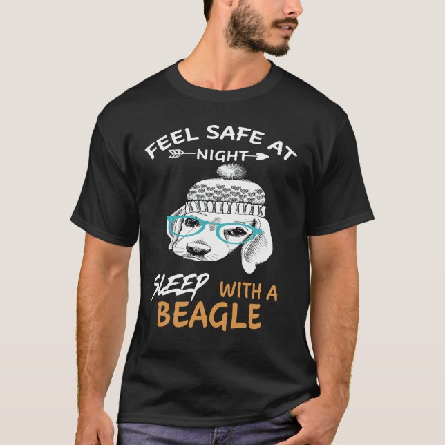 Camiseta 23 Siéntete Seguro De Noche Dormiendo Con Una Beag (Anverso)