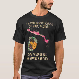 Camiseta 24 Una Mujer No Puede Sobrevivir Solo Con Vino Tam