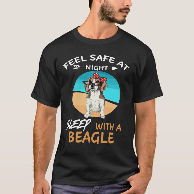Camiseta 26 Siéntete Seguro De Noche Dormiendo Con Una Beag (Anverso)