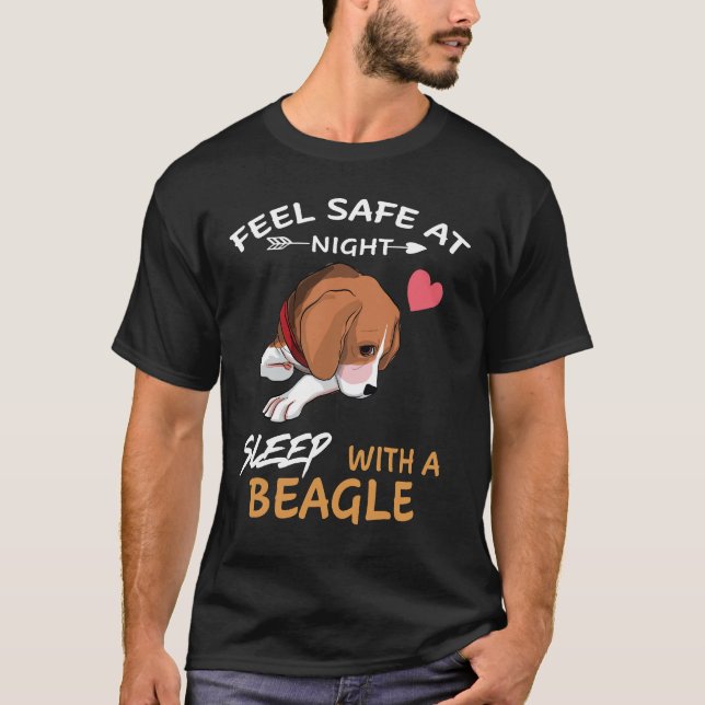 Camiseta 28 Siéntete Seguro De Noche Dormiendo Con Una Beag (Anverso)