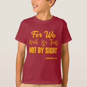 Camiseta 2 corintios 5:7 Biblia versus KJV cita a chico