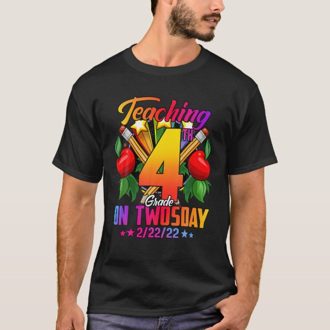 Camiseta 2 De Febrero De 2022 Enseñando Cuarto Grado El Two (Anverso)