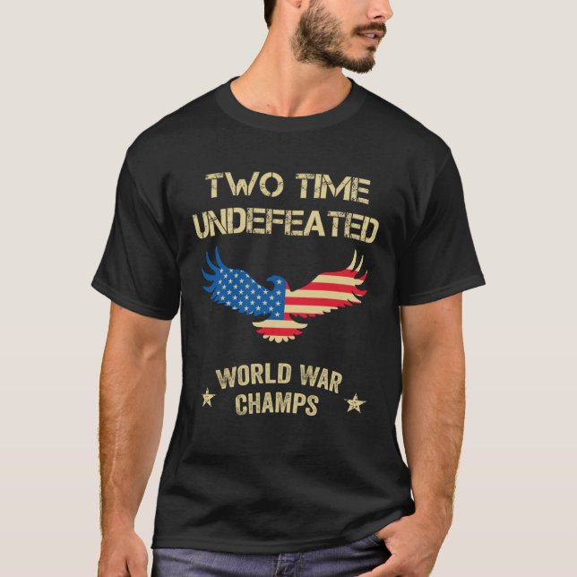 Camiseta 2 Time Undefeated World War Champs Patriotic July  (Anverso)