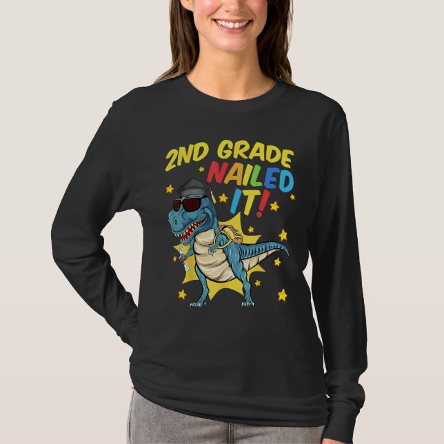 Camiseta 2nd Grade Graduation  Rex Dinosaur 2nd Grade Naile (Anverso)
