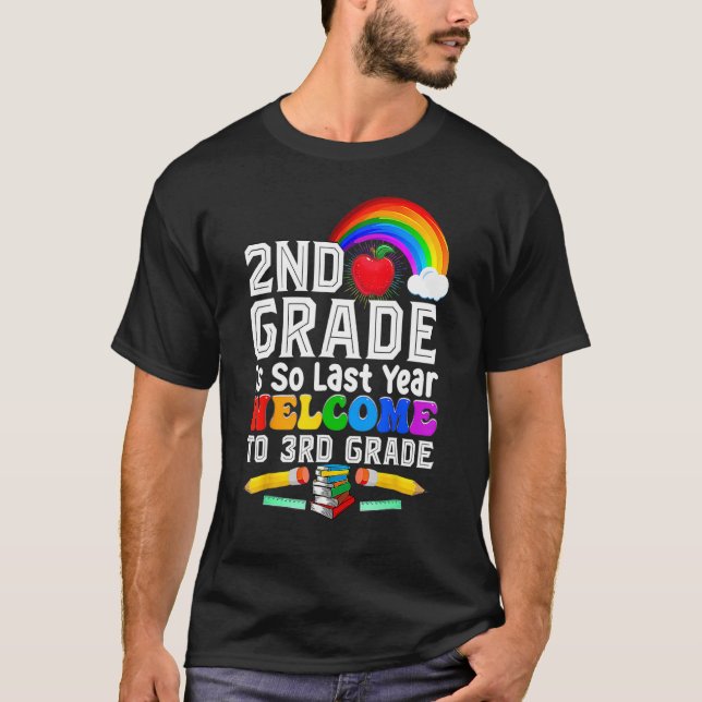Camiseta 2nd Grade Is Last Year Welcome To 3rd Grade Back T (Anverso)