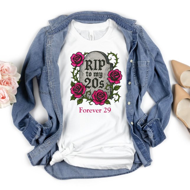 Camiseta 30 cumpleaños entrega sus rosas rosadas QEPD lápid (30th Birthday, RIP to my 20's Dark Humor, Goth Pink Black Roses. Personalized T-shirt for her)