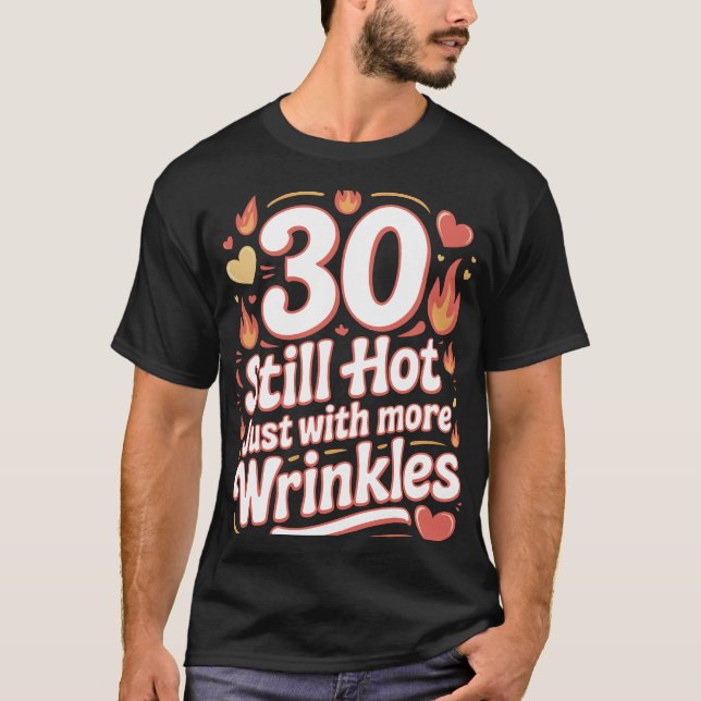 Camiseta 30 Todavía Caliente Con Más Arrugas Funny Cumpleañ (Anverso)
