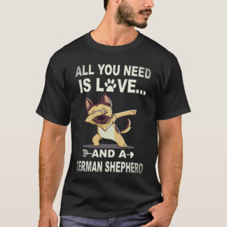 Camiseta 36 Todo lo que necesitas es amor y un pastor alemá
