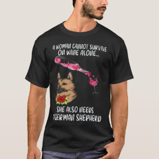 Camiseta 36 Una Mujer No Puede Sobrevivir Solo Con Vino Tam
