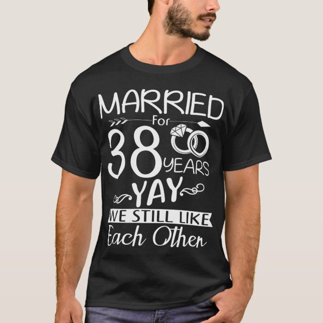 Camiseta 38° Aniversario Boda. Casado Durante 38 Años (Anverso)