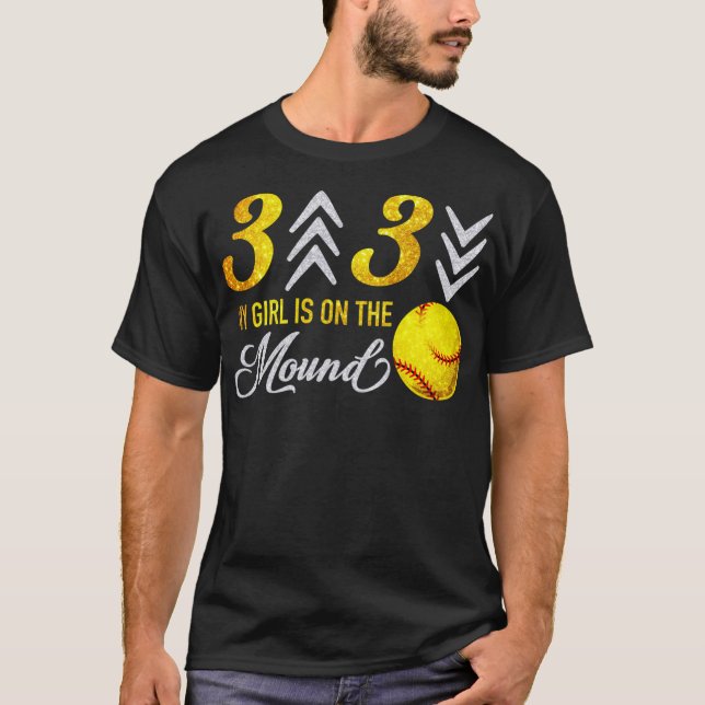 Camiseta 3 arriba 3 abajo mi chica está en el softball del  (Anverso)