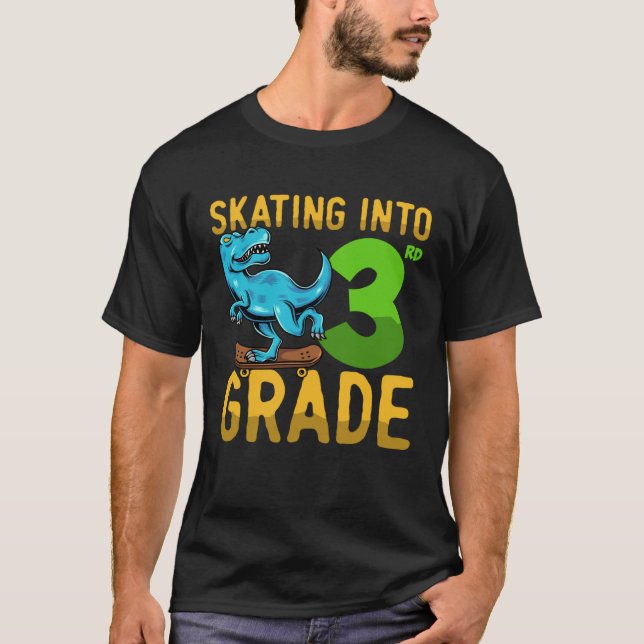 Camiseta 3 Class Dinosaur Skateboard Last First Day School  (Anverso)