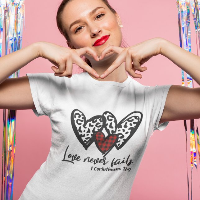 Camiseta 3 Corazones El amor nunca falla (Subido por el creador)