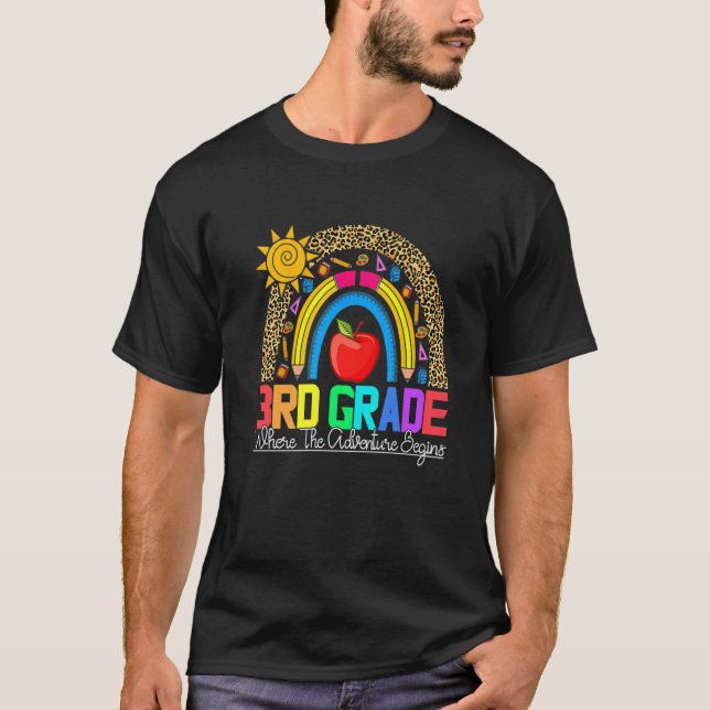 Camiseta 3rd grade rainbow leopard teacher team third grade (Anverso)