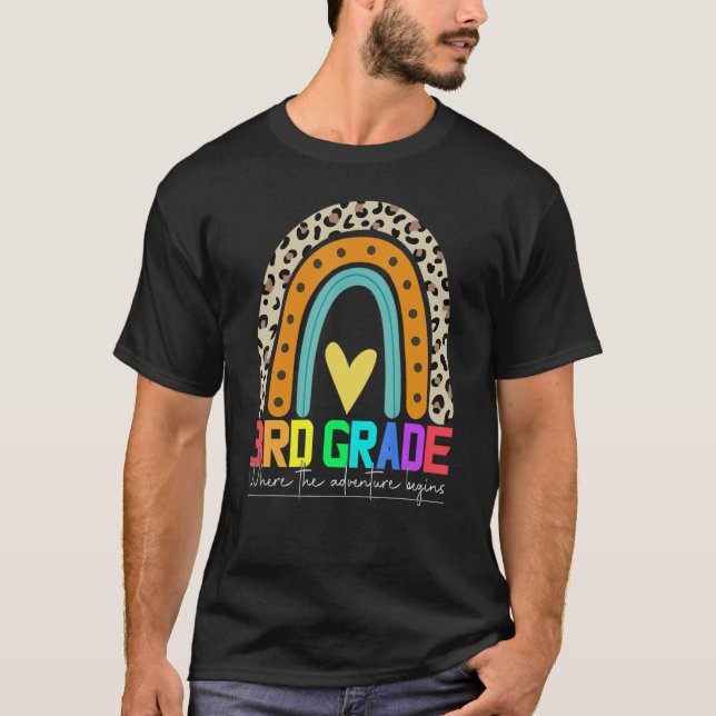 Camiseta 3rd grade rainbow leopard teacher team third grade (Anverso)