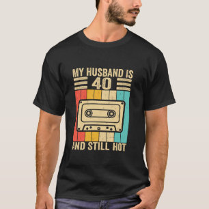 Camiseta 40 Aniversario De Mi Marido Tiene 40 Años Y Aún As