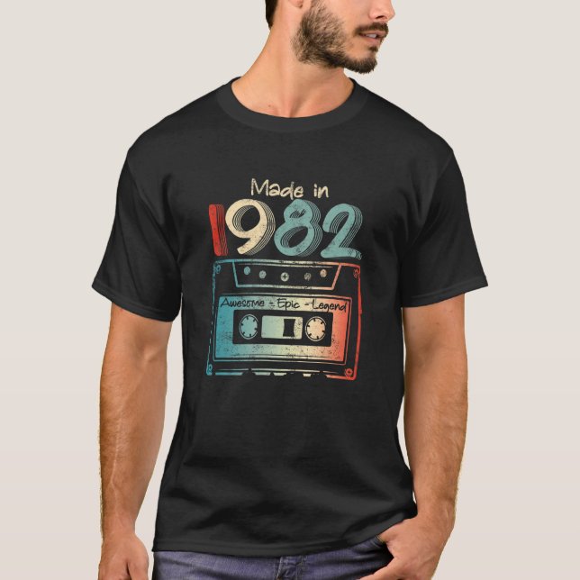 Camiseta 40 Años Hecho En Cinta Cassette 1982 (Anverso)