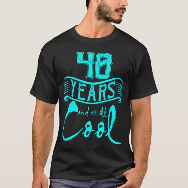 Camiseta 40 años y todavía refrescan los regalos de (Anverso)
