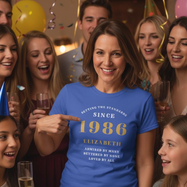 Camiseta 40 cumpleaños 1986 Nombre personalizado personaliz (Woman wearing a blue personalized 1986 tshirt)