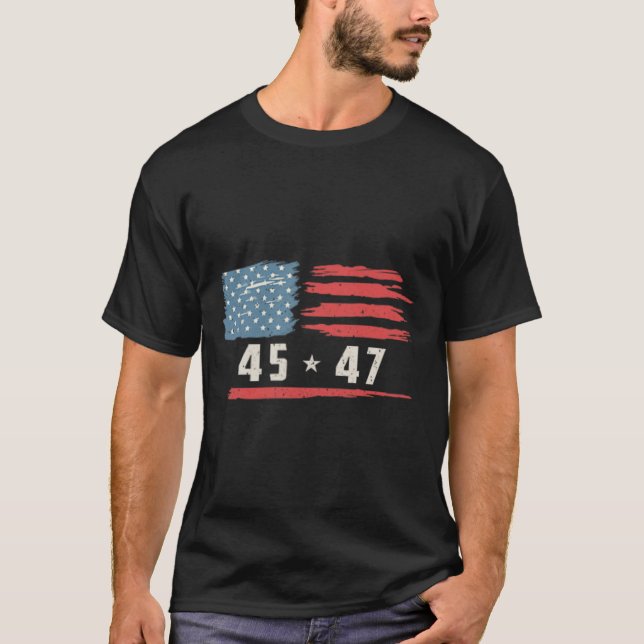 Camiseta 45 47 Presidente de Trump: bandera estadounidense  (Anverso)