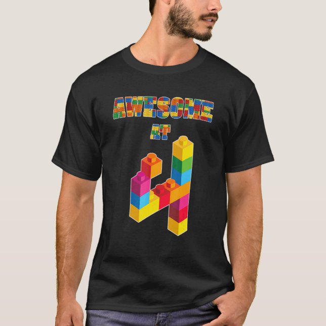 Camiseta 4.º Cumpleaños Impresionante En Edificio De Bloque (Anverso)