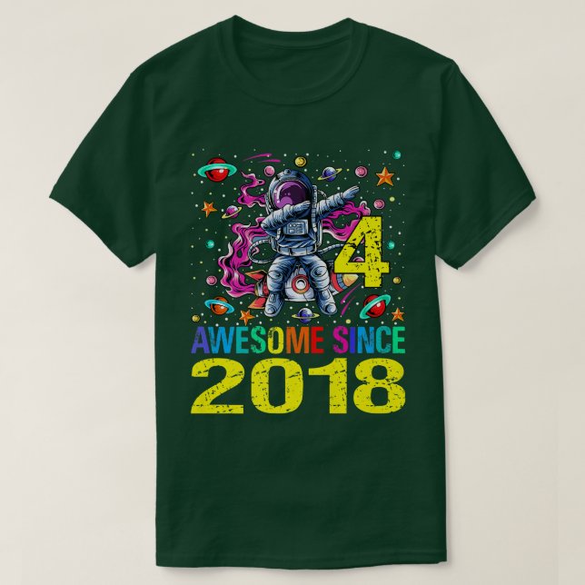 Camiseta 4 asombroso espacio de cuarto cumpleaños del astro (Diseño del anverso)