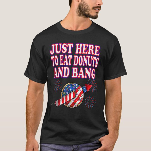 Camiseta 4 De Julio Acá Para Comer Donuts Y Fuego De Bang (Anverso)