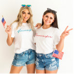 Camiseta 4 de julio de Ferirébol Minimalista Azul Script<br><div class="desc">Si te gusta este diseño,  visita nuestra colección All American. ¡Siempre agregamos nuevos diseños a diario!</div>