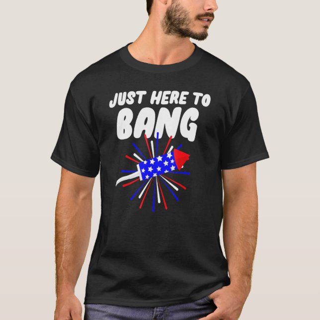 Camiseta 4 de julio, solo estoy aquí para Bang P (Anverso)