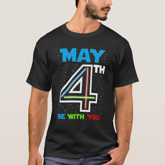 Camiseta 4 de Mayo Cumpleaños Estar Con Ustedes Hijos Hijos (Anverso)