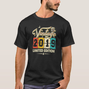 Camiseta 4 Year Old  Retro Vintage Born In 2019 4th Birthda