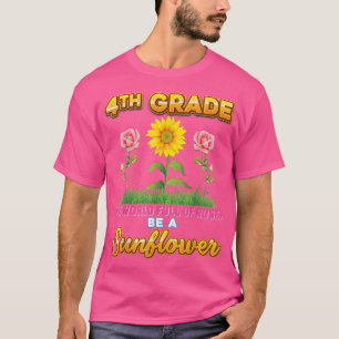 Camiseta 4th Grade In A World Full Of Roses Be A Sunflower 