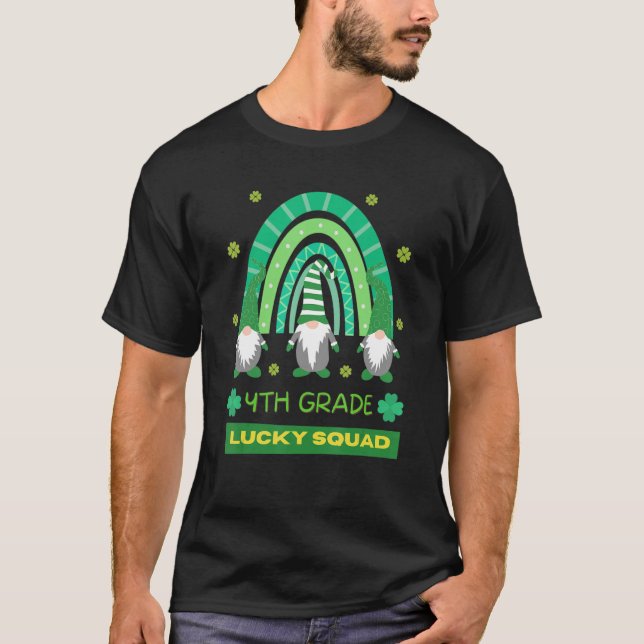 Camiseta 4th Grade Squad Rainbow Gnome Happy St Patricks Da (Anverso)